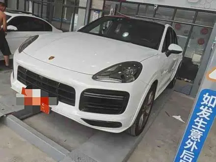 PORSCHE CAYENNE 2019 — 14 000 км, Китай — под ключ — фото 1
