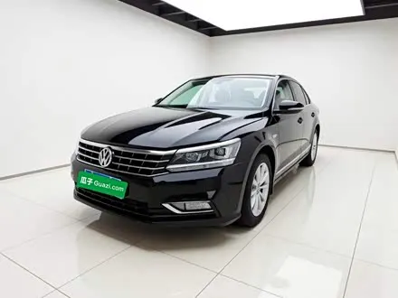 VOLKSWAGEN PASSAT 2017 — 113 100 км, Китай — под ключ — фото 1