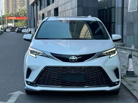 TOYOTA GRANVIA 2023
