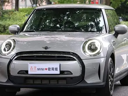 MINI ONE 2023