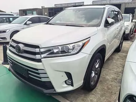 TOYOTA HIGHLANDER 2018 — 60 000 км, Китай — под ключ — фото 1