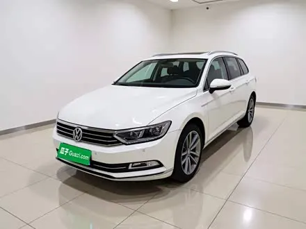 VOLKSWAGEN PASSAT VARIANT 2018 — 68 700 км, Китай — под ключ — фото 1
