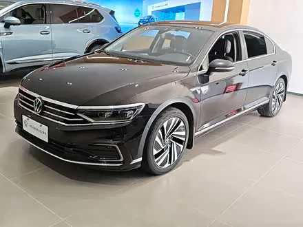 VOLKSWAGEN MAGOTAN PHEV 2022 — 61 000 км, Китай — под ключ — фото 1