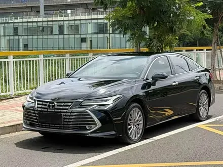 TOYOTA AVALON 2024 — 10 000 км, Китай — под ключ — фото 1