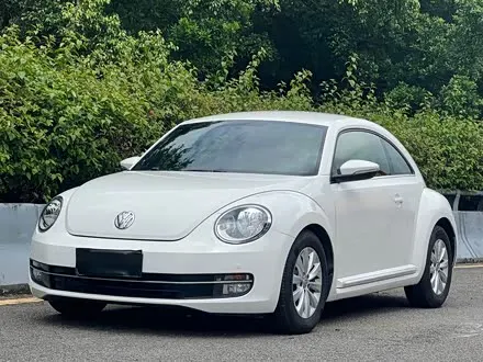 VOLKSWAGEN BEETLE 2013 — 40 000 км, Китай — под ключ — фото 1
