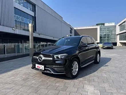MERCEDES-BENZ GLE 2020 — 80 000 км, Китай — под ключ — фото 1