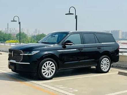 LINCOLN NAVIGATOR 2025