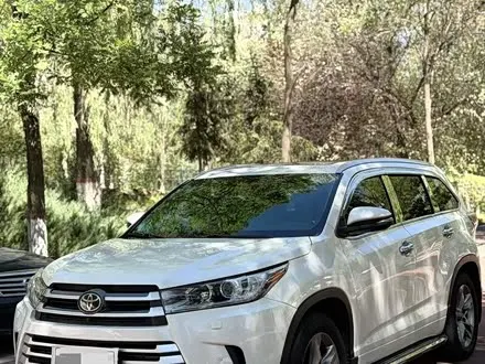 TOYOTA HIGHLANDER 2015 — 149 000 км, Китай — под ключ — фото 1