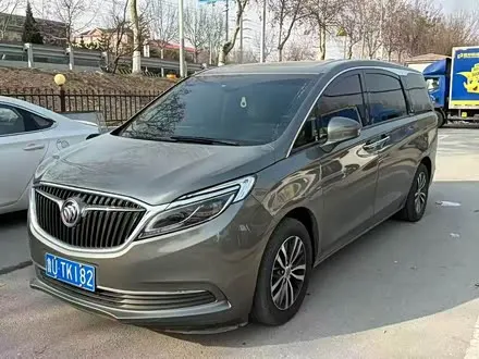 BUICK GL8 2017 — 160 000 км, Китай — под ключ — фото 1