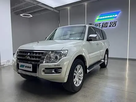 MITSUBISHI PAJERO V97 2019