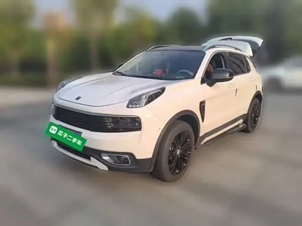 LYNK & CO 01 2017