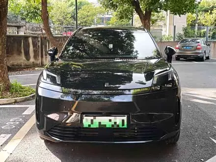 LYNK & CO 08 EM-P 2025