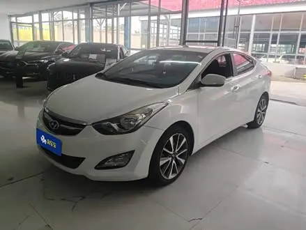 HYUNDAI ELANTRA 2015 — 69 000 км, Китай — под ключ — фото 1