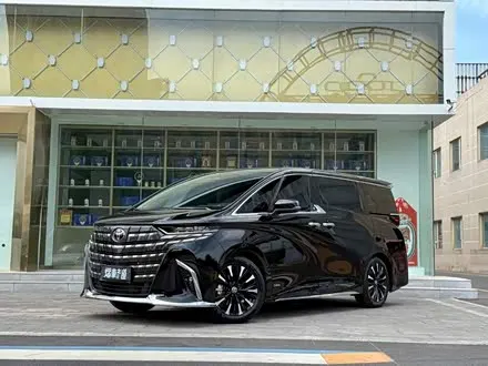 TOYOTA ALPHARD 2024 — 8 000 км, Китай — под ключ — фото 1