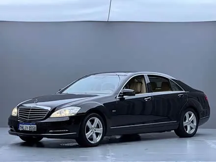 MERCEDES-BENZ S-CLASS 2010 — 200 000 км, Китай — под ключ — фото 1