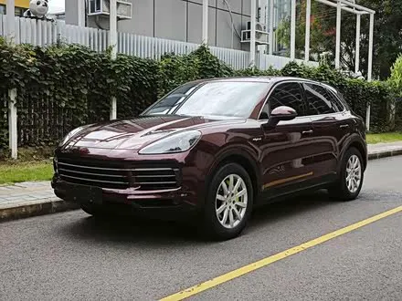 PORSCHE CAYENNE 2019 — 65 000 км, Китай — под ключ — фото 1