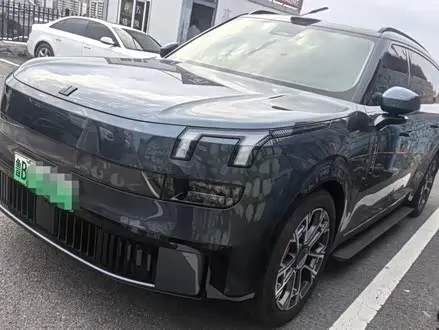 LYNK & CO 900 2025