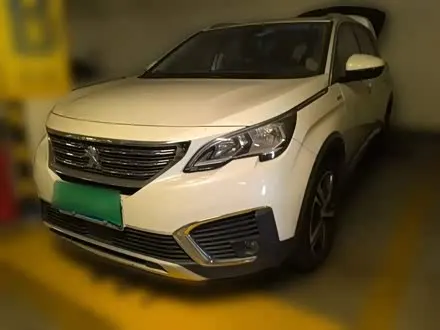 PEUGEOT 5008 2017