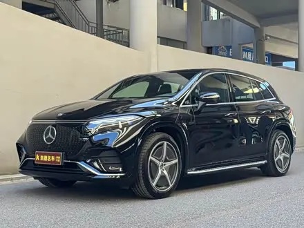 MERCEDES-BENZ EQS SUV 2025
