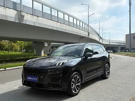 LYNK & CO 09 EM-P 2025