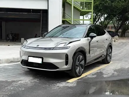 LYNK & CO 08 EM-P 2023