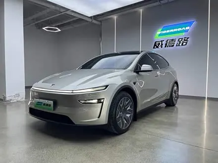 TESLA MODEL Y L 2025