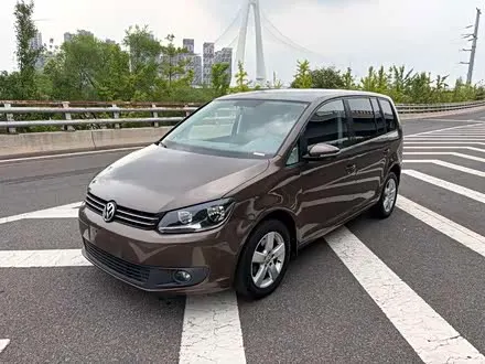 VOLKSWAGEN TOURAN 2013