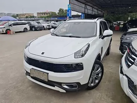 LYNK & CO 01 2019