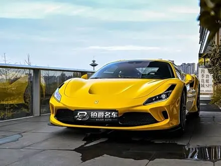 FERRARI F8 2019