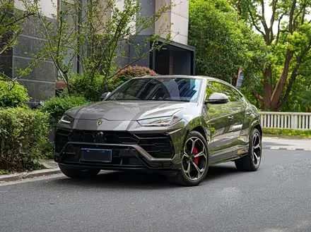 LAMBORGHINI URUS 2021