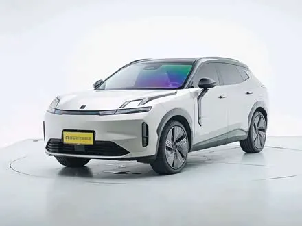 LYNK & CO 08 EM-P 2025
