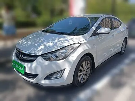 HYUNDAI ELANTRA 2015 — 53 800 км, Китай — под ключ — фото 1