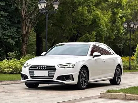 AUDI A4L 2019 — 100 000 км, Китай — под ключ — фото 1