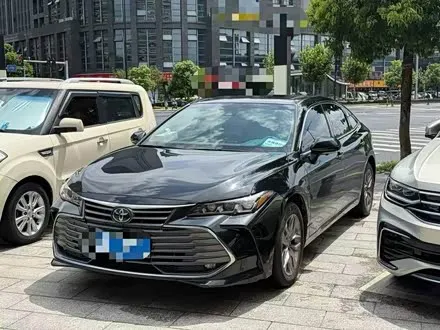 TOYOTA AVALON 2019 — 74 000 км, Китай — под ключ — фото 1