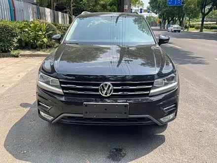 VOLKSWAGEN TIGUAN L 2017 — 79 000 км, Китай — под ключ — фото 1