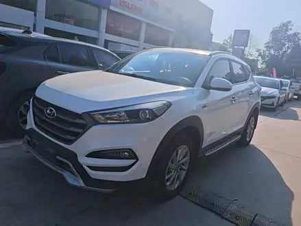 HYUNDAI TUCSON 2015 — 95 400 км, Китай — под ключ — фото 1