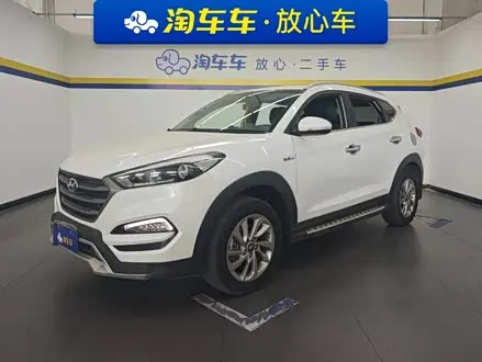 HYUNDAI TUCSON 2015 — 95 400 км, Китай — под ключ — фото 1