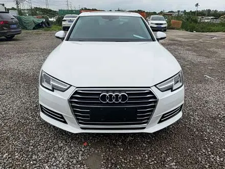 AUDI A4L 2018 — 65 000 км, Китай — под ключ — фото 1