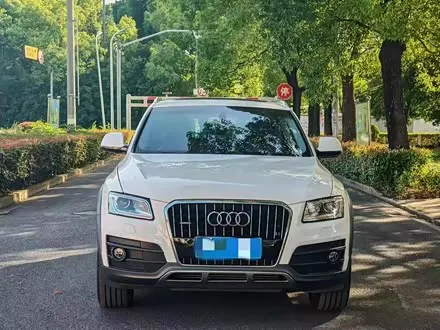 AUDI Q5 2018 — 89 000 км, Китай — под ключ — фото 1