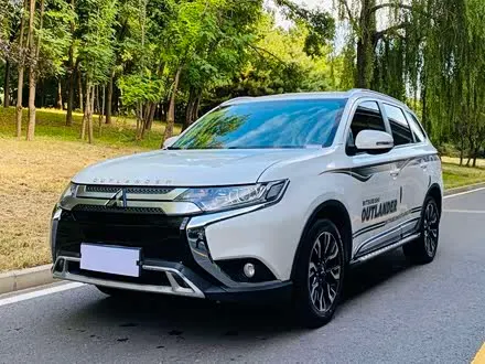 MITSUBISHI OUTLANDER 2020