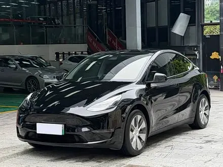TESLA MODEL Y 2021 — 110 000 км, Китай — под ключ — фото 1