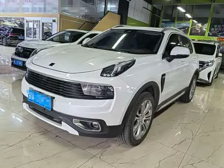 LYNK & CO 01 2019