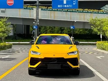 LAMBORGHINI URUS 2023
