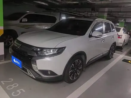 MITSUBISHI OUTLANDER 2020