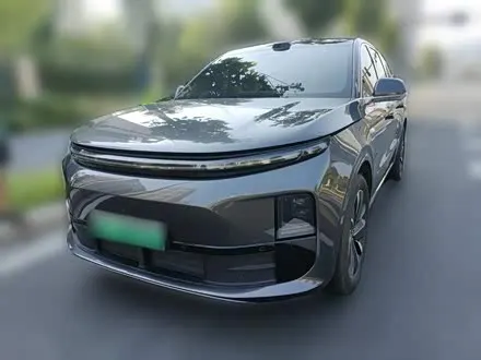 LI AUTO L6 2025