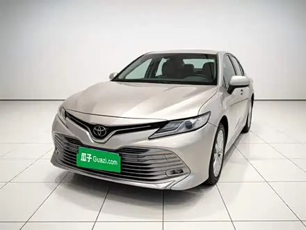 TOYOTA CAMRY 2018 — 86 300 км, Китай — под ключ — фото 1