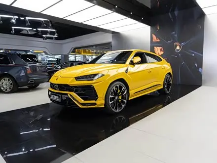 LAMBORGHINI URUS 2018