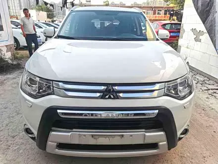 MITSUBISHI OUTLANDER 2014
