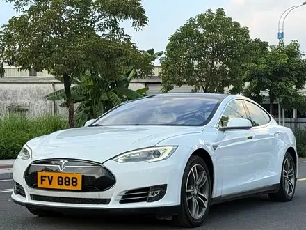 TESLA MODEL S 2014
