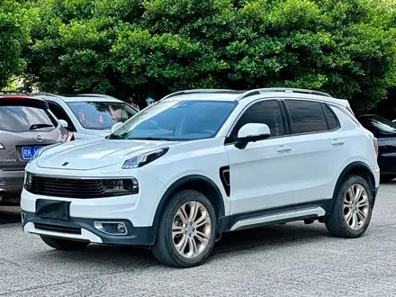 LYNK & CO 01 2017